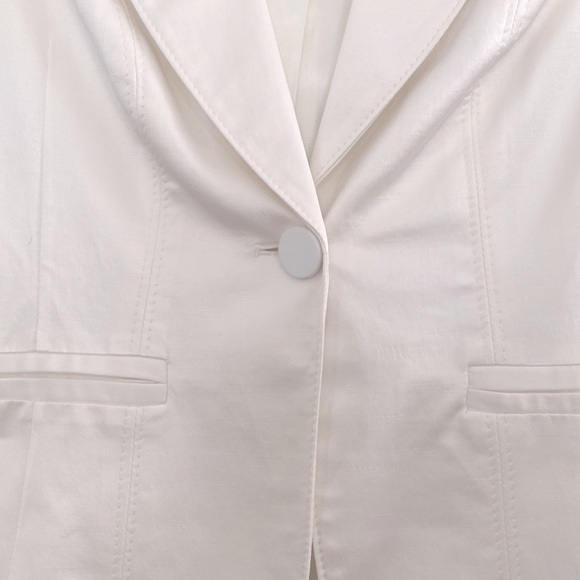 Cream Satin Bebe blazer size 4. NWT. - Picture 3 of 6